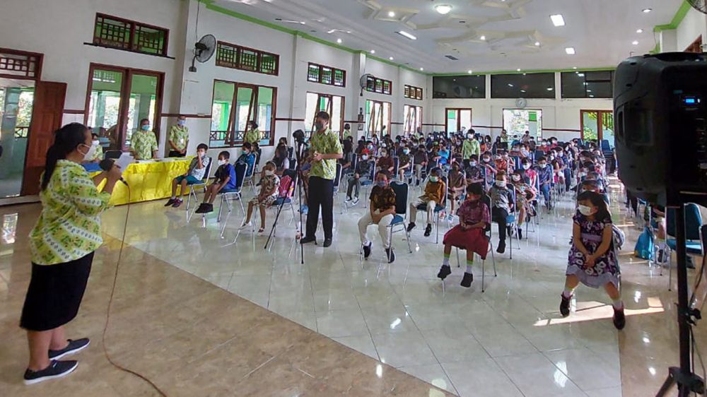 Semarak Hari Batik Nasional 2021 LESTARI BUDAYAKU di Sekolah Kristen Aletheia Ampenan