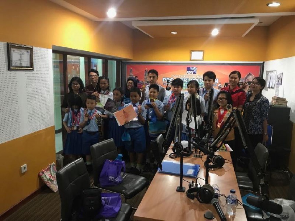 Wawancara On Air di Radio RRI Mataram dalam rangka "Hari Anak Indonesia" Tema " Anak Indonesia , Cerdas , Berkarakter , dan Berprestasi"