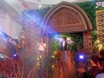 Tampilan Duet Performance membawakan lagu &quot;Kisah Sempurna&quot; di Lombok Epicentrum Mall