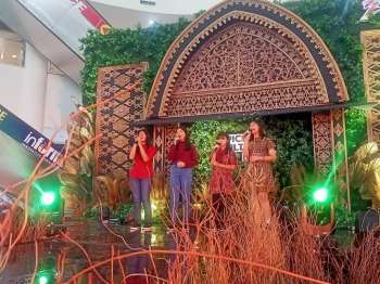 Tampilan Vocal Grup &quot;A Million Dreams&quot; di Lombok Epicentrum Mall