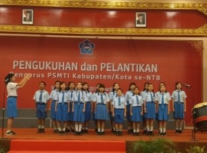 Penampilan Paduan Suara Mengisi acara dalam rangka Pengukuhan &amp; Pelantikan Pengurus PSMTI Kabupaten /Kota se-NTB.