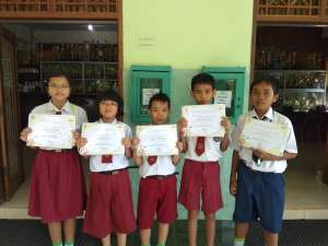 Juara II lomba mewarnai  Dewan Kesenian Lobar pada 5 maret 2016