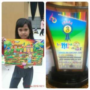 Juara 3 lomba mewarnai tingkat SD kelas 1-2.